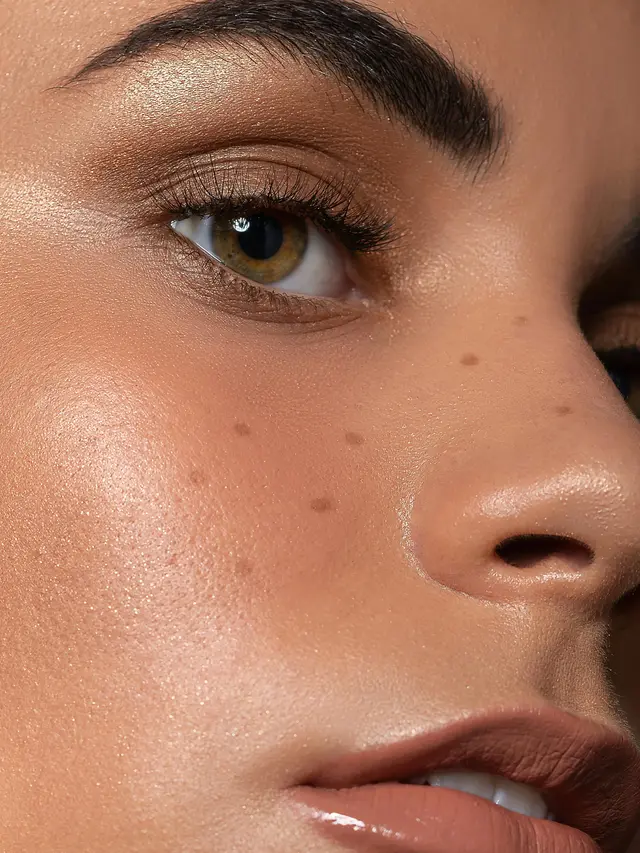 Tips Makeup Dewy Skin untuk Tampil Lebih Glowing dan Natural.