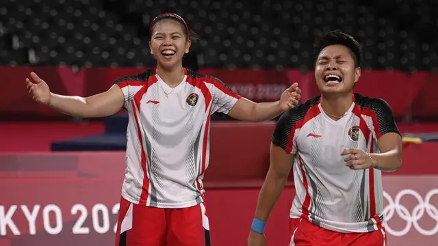 Foto: Momen Luapan Kegembiraan Pasangan Greysia Polii dan Apriyani Rahayu Saat Berhasil Sabet Medali Emas Olimpiade Tokyo 2020