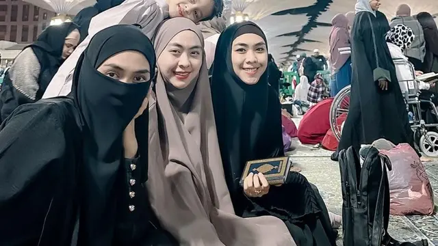Ria Ricis dan Teuku Ryan Umroh