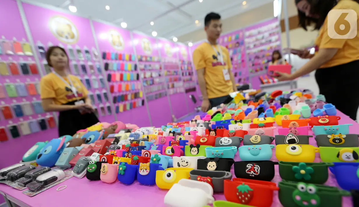 Produk elektronik dipajang pada pameran Global Sources Electronics Indonesia di JCC, Jakarta, Kamis (5/12/2019). Pameran yang mempertemukan pelaku bisnis di Indonesia dengan pemasok terbagi dalam produk elektronik, aksesoris seluler dan komponen elektronik. (Liputan6.com/Fery Pradolo)