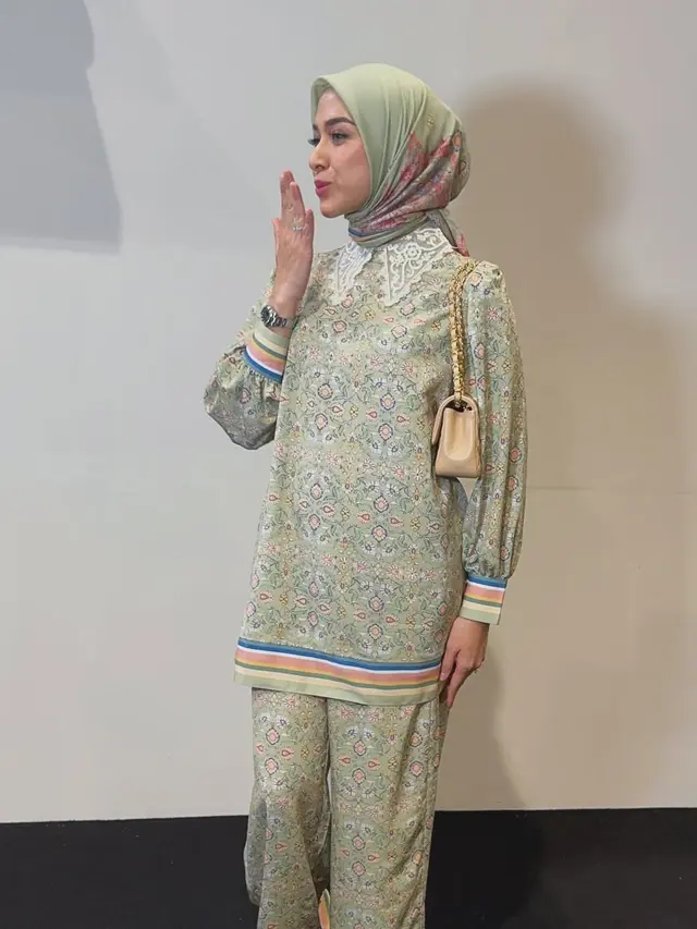 Nina Zatulini Umumkan Kehamilan Keempat, Ini 6 Gaya Stylishnya di Usia 33 Tahun
