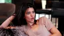 Well, tentu saja hal itu awkward banget. Kendati demikian, sepertinya Kendall menganggap santai hal itu. (KUWTK)