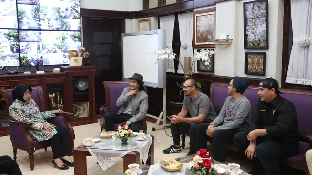 Padi mengunjungi Wali Kota Surabaya, Tri Rismaharini