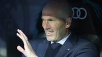 Pelatih Real Madrid, Zinedine Zidane, saat melawan Celta Vigo pada laga La Liga di Stadion Santiago Bernabeu, Sabtu (12/5/2018). Real Madrid menang 6-0 atas Celta Vigo. (AP/Paul White)