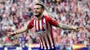 Saul Niguez mengawali kariernya di akademi Real Madrid mulai 2006 hingga 2008. Namun Saul kini bermain dan menjadi andalan di Atletico Madrid. Gelandang asal Spanyol itu sudah membuat 347 penampilan dengan sumbangan 43 gol dan 21 assist di seluruh kompetisi. (AFP/Javier Soriano)
