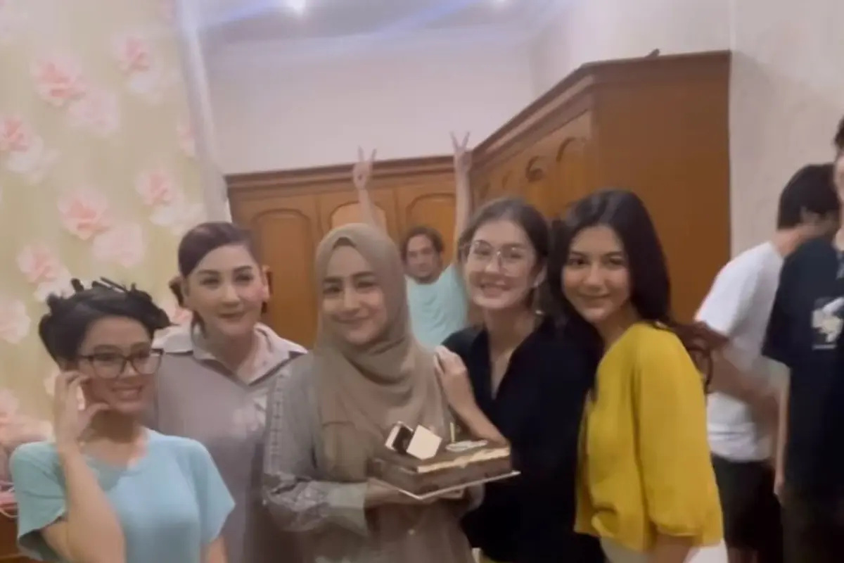 Potret Cindy Fatikasari dan Pemain Sinetron Lainnya (Instagram/@cindyfatikasari18)