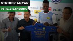 Persib Bandung resmi mendatangkan striker asal Chad, Ezechiel N'Douassel.