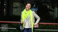 Penyanyi Marshanda berpose usai memberi keterangan di Terminal 2 Bandara Soekarno Hatta, Tangerang, Senin (23/1). Marshanda menjelaskan kondisi ayahnya yang saat ini berada di Pesantren Bahrul Maghfiroh, Malang. (Liputan6.com/Herman Zakharia)