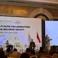 Mantan Menteri Luar Negeri RI Alwi Shihab dalam "International Conference on Cross-Cultural Religious Literacy" yang diselenggarakan oleh Kementerian Luar Negeri RI dan Institut Leimena di Jakarta, Rabu (10/7/2024). (Liputan6/Benedikta Miranti)