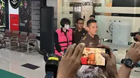 Kejaksaan Agung (Kejagung) langsung melakukan penahanan terhadap tiga tersangka baru terkait perintangan penyidikan atau obstruction of justice kasus vonis lepas korupsi minyak goreng. (Foto: Liputan6.com/Nanda Perdana Putra).