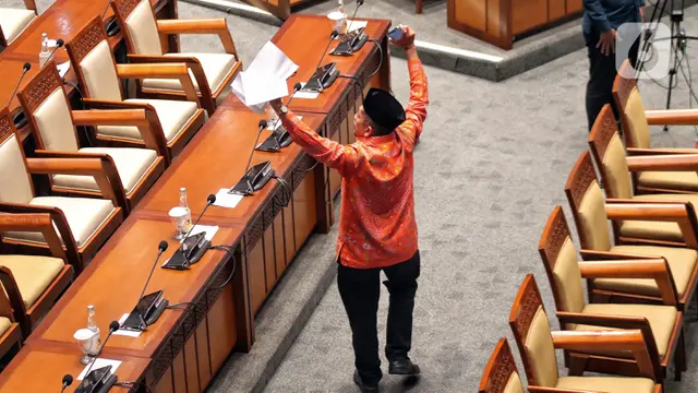 Aksi Walk Out Warnai Pengesahan RUU KUHP Jadi Undang-Undang