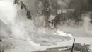 Jembatan di lereng yang hancur diterjang lahar yang mengalir, terlihat pasca erupsi Gunung Semeru di Lumajang, Jawa Timur, Indonesia, Minggu (4/12/2021). Warga pun diimbau menjauhi daerah sekitar sungai yang berhulu di Gunung Semeru. (AP Photo)