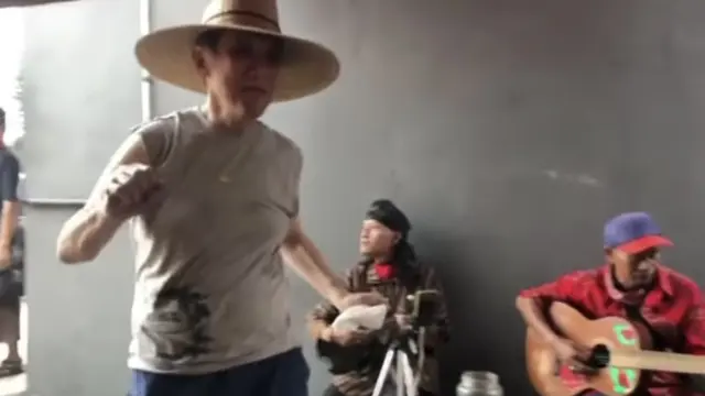 Bergelimang Harta Triliunan Rupiah, Konglomerat Tak Sungkan Belanja di Pasar Loak Jatinegara