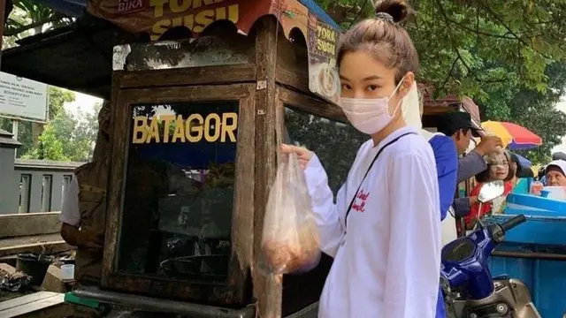 6 Editan Foto Jennie Blackpink Melokal Bak Orang Indonesia, Kocak