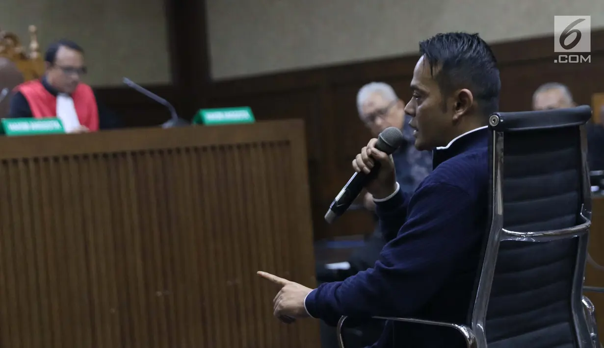 Terpidana kasus suap pejabat Bakamla, Fahmi Darmawansyah saat menjadi saksi pada sidang lanjutan dugaan suap terkait penambahan anggaran pengadaan satelit monitoring dan drone Bakamla dengan terdakwa Erwin Syaaf Arief, Pengadilan Tipikor, Jakarta, Senin (5/8/2019). (Liputan6.com/Helmi Fithriansyah)