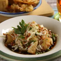 ilustrasi kupat tahu/Ariyani Tedjo/Shutterstock