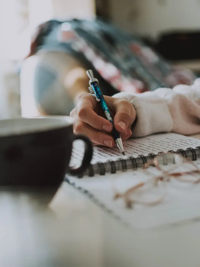 ilustrasi ciri-ciri pantun/ fotografierende/pexels