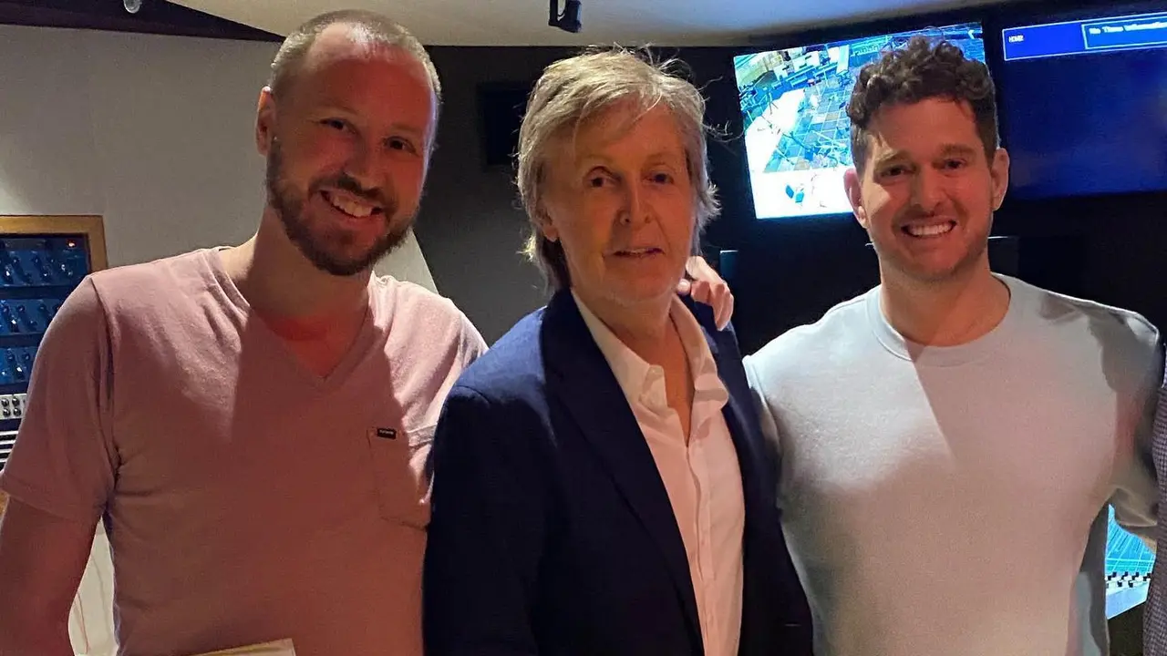 Michael Buble bersama Paul McCartney dan Nicholas Jacobson-Larson. (instagram.com/michaelbuble)