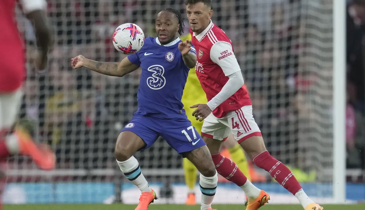 Arsenal merebut puncak klasemen Liga Inggris setelah menghajar Chelsea 3-1. (AP Photo/Kin Cheung)