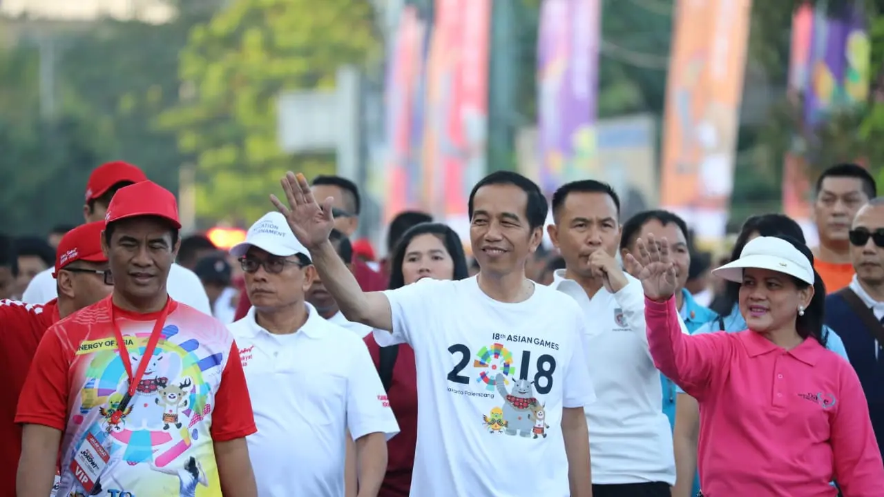 Jokowi jalan sehat di Makassar