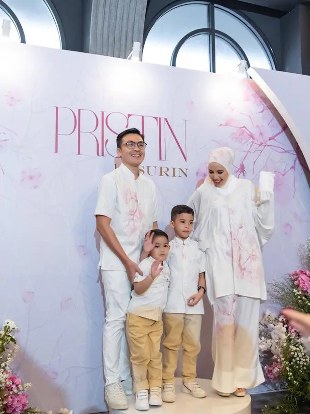 Indra Bekti Hingga Tya Ariestya Ramaikan Peluncuran Koleksi Busana Ramadan dari Surin. (ist)