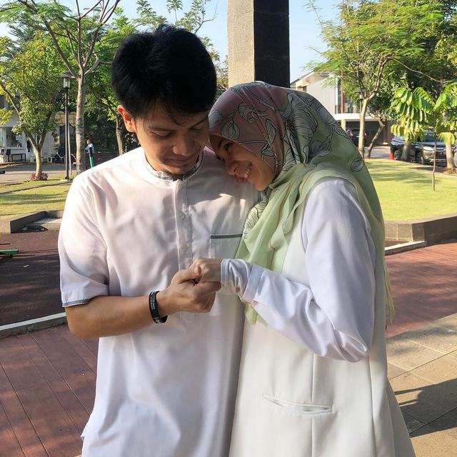 Dimas Seto dan Dhini Aminarti