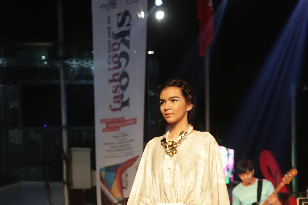 Barli Asmara Bawa Modest Wear di FWD Fashion Rock