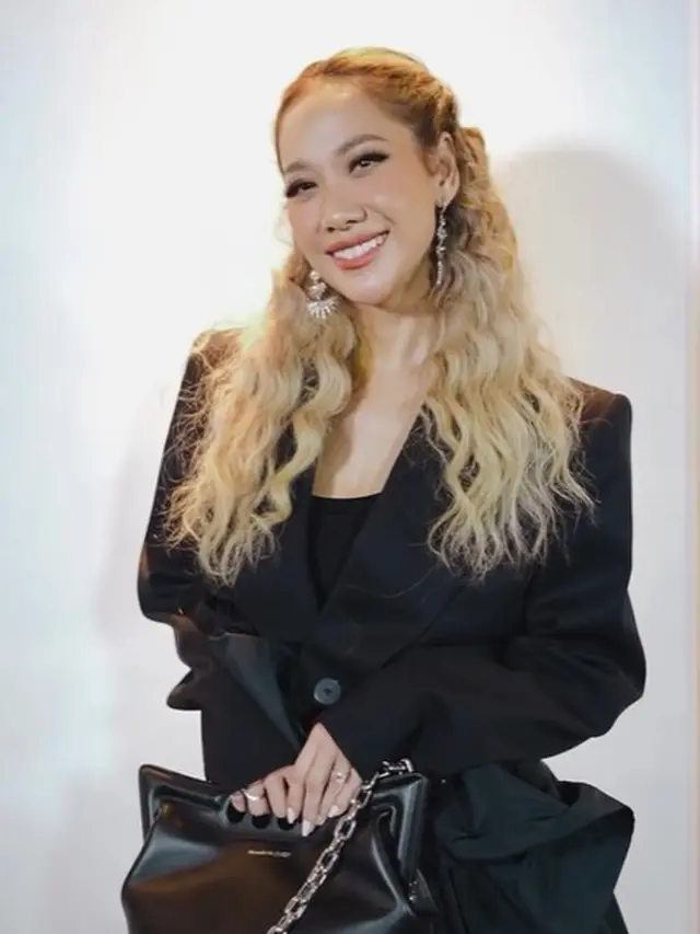 Bunga Citra Lestari dengan rambut panjang terurai (Instagram/itsmebcl)