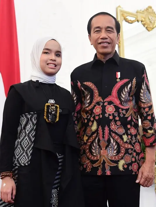 <p>Putri juga bersyukur bertemu presiden dan mendapat hadiah berupa uang saku untuk melanjutkan studinya di Amerika pada Agustus nanti. "Alhamdulillah dapat sangu ke Amerika," katanya. [Instagram/@jokowi@arianinismaputri]</p>