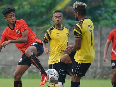 Persija Jakarta harus mengakui keunggulan tim Liga 2 AHHA PS Pati FC 0-1 dalam laga uji coba menjelang tampil dalam BRI Liga 1 2021/2022, Senin (23/8/2021) di POR Sawangan Depok. Gol tungal AHHA PS Pati FC dicetak oleh Syharul Lasenari lewat sundulan kepala. (Foto: Dok. Persija)