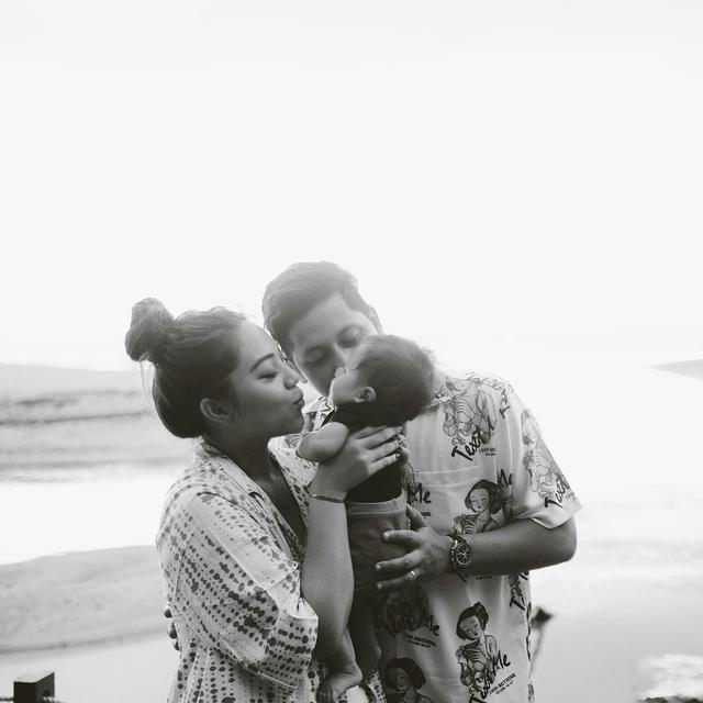 6 Momen Manis Keenan Pearce dan Istri yang Hamil Anak Kedua