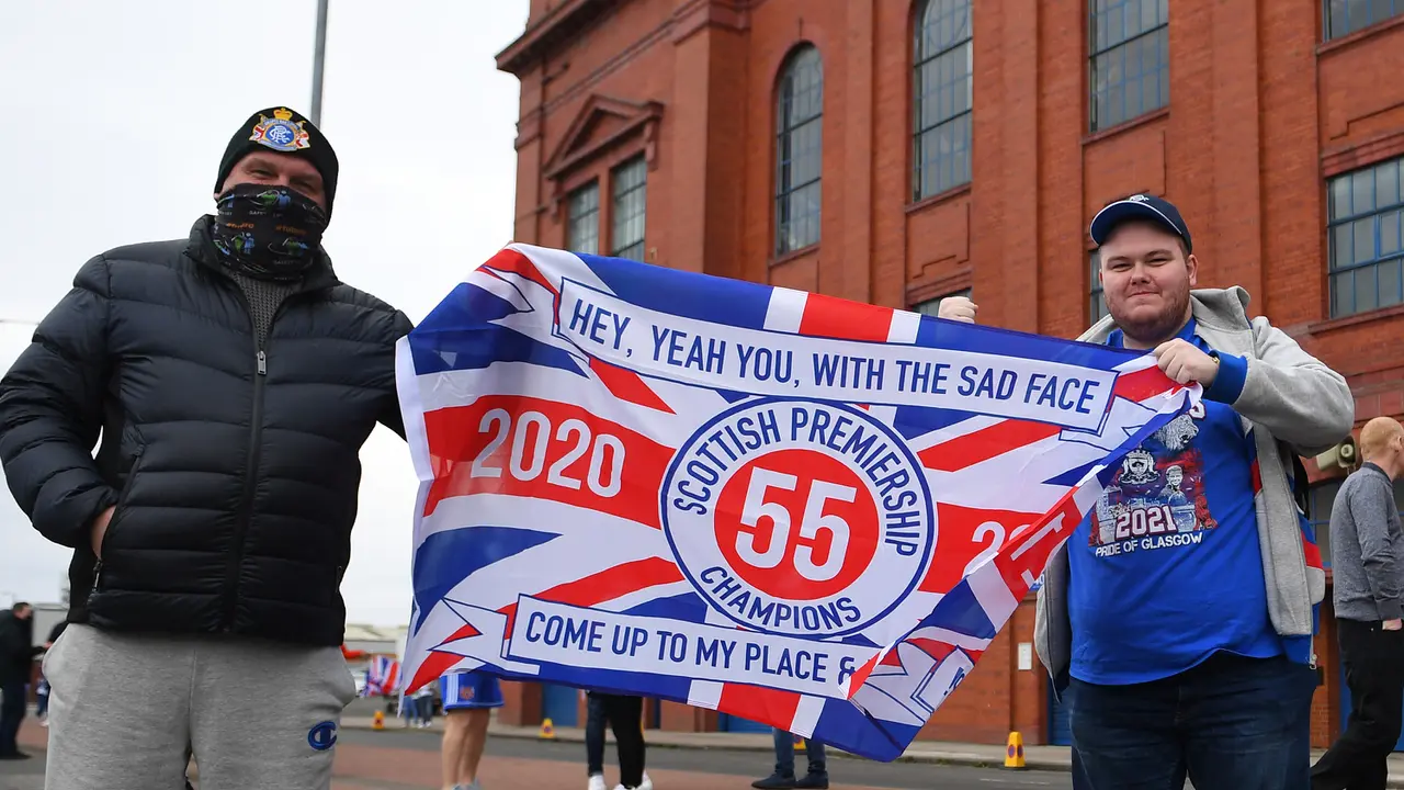 FOTO: Luapan Kegembiraan Fans Glasgow Rangers setelah 10 Tahun Puasa Gelar - Fans Glasgow Rangers