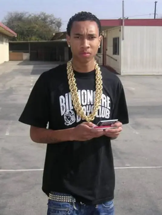 Bekerja sama dengan anak kekasihnya, King Kairo, Kylie berhasil membuat rencana untuk memberi kejutan pada Tyga di hari ulang tahunnya yang ke-27 tahun. (Instagram/kylizzlesnapchat)