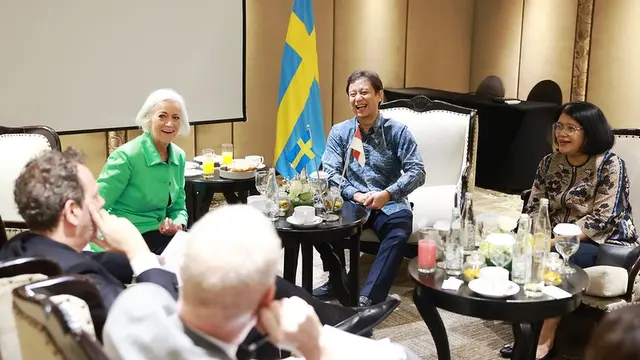 Menteri Kesehatan Swedia, H.E. Ms. Acko Ankarberg Johansson (kemeja hijau) mengungkapkan bahwa kerja sama ini bukan cuma tentang diplomasi tapi juga komitmen layanan kesehatan berpusat ke pasien. (Foto: Dok Kemenkes)