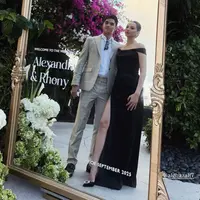 Alyssa Daguise dan Al Ghazali saat hadir di resepsi pernikahan kakaknya di Bali. [@alyssadaguise]