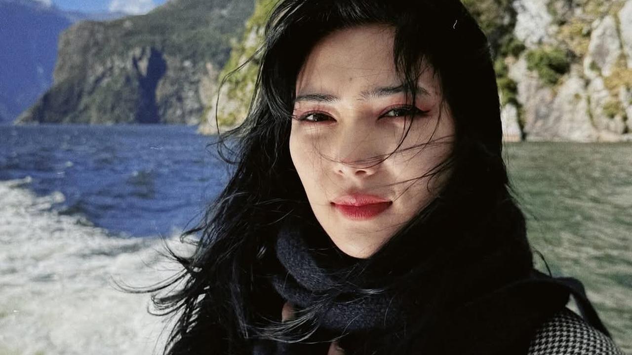 5 Potret Terbaru Isyana Sarasvati dengan Makeup Simple dan Natural, Dipuji Cantik Pancarkan Pesona Kecantikan Alaminya