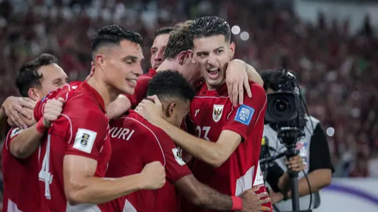 Di Tengah Persiapan Timnas, Justin Hubner Bikin Heboh Jeddah dengan Momen Manis Saat Gendong Kamari