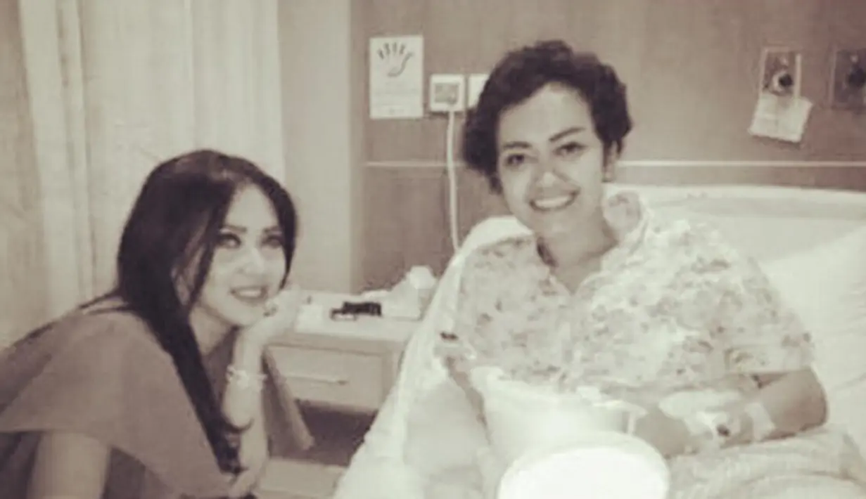 Di akun Instagramnya, Syahrini pun menuliskan rasa duka cita dan doa untuk mendiang Jupe. “Innalilahi Wainna Ilaihi Rojiun "YULIA RAHMAWATI" ~ALFAATIHAH~ .... Selamat Jalan Teman @juliaperrezz !!!” tulis Syahrini. (Instagram/syahrini)