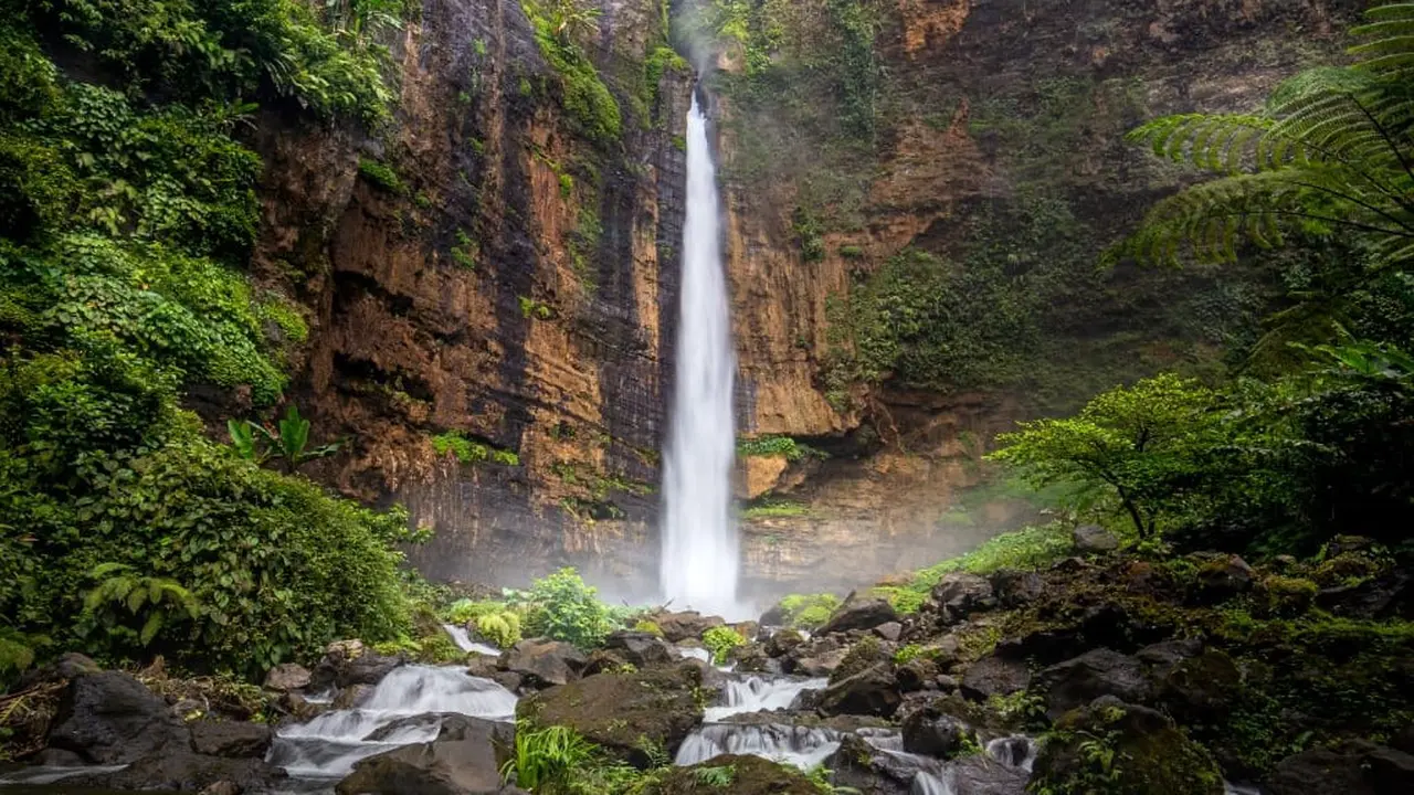 Air Terjun Kapas Biru Lumajang