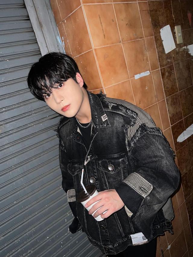 Cedera Kaki, Jongho ATEEZ Hentikan Aktivitas Sementara