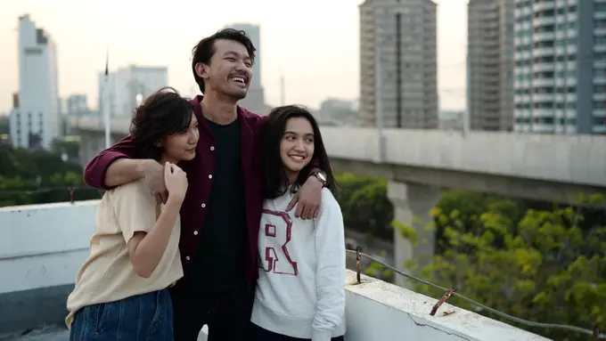 [Fimela] Rio Dewanto, Sheila Dara, Rachel Amanda