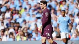 Aksi kiper Manchester City, Stefan Ortega saat menghadapi Chelsea pada laga pekan ke-37 Liga Inggris 2022/2023 di Etihad Stadium, Manchester (21/5/2023). Stefan Ortega didatangkan pada awal musim 2022/2023 dari Arminia Bielefeld. Berstatus pelapis Ederson, sejauh ini ia baru tampil 2 kali di Liga Inggris, termasuk di laga terakhir saat menang 1-0 atas Chelsea, dengan torehan 2 clean sheet. (AP Photo/Jon Super)