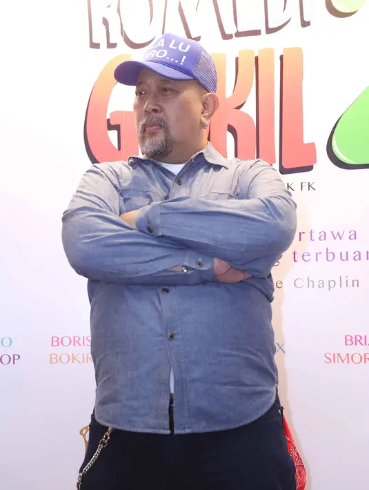 Saat ditemui dalam acara Press Screening di Plaza Senayan, Jakarta, Selasa (10/5/2016) mengatakan bahwa untuk membaca pesannya tersebut, ia sampai mengecas handphonenya tiga kali. (Nurwahyunan/Bintang.com)