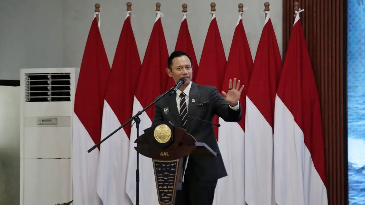 Menteri Koordinator Bidang Infrastruktur dan Pembangunan Kewilayahan Agus Harimurti Yudhoyono (AHY) saat berkunjung ke Akademi Angkatan Laut di Surabaya, Rabu (24/6) (Istimewa)