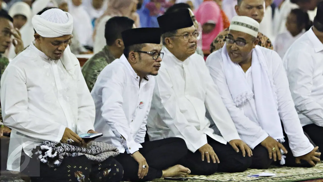 20151014-Wapres Jusuf Kalla Hadiri Zikir Akbar Tahun Baru Islam di Masjid Istiqlal-Jakarta