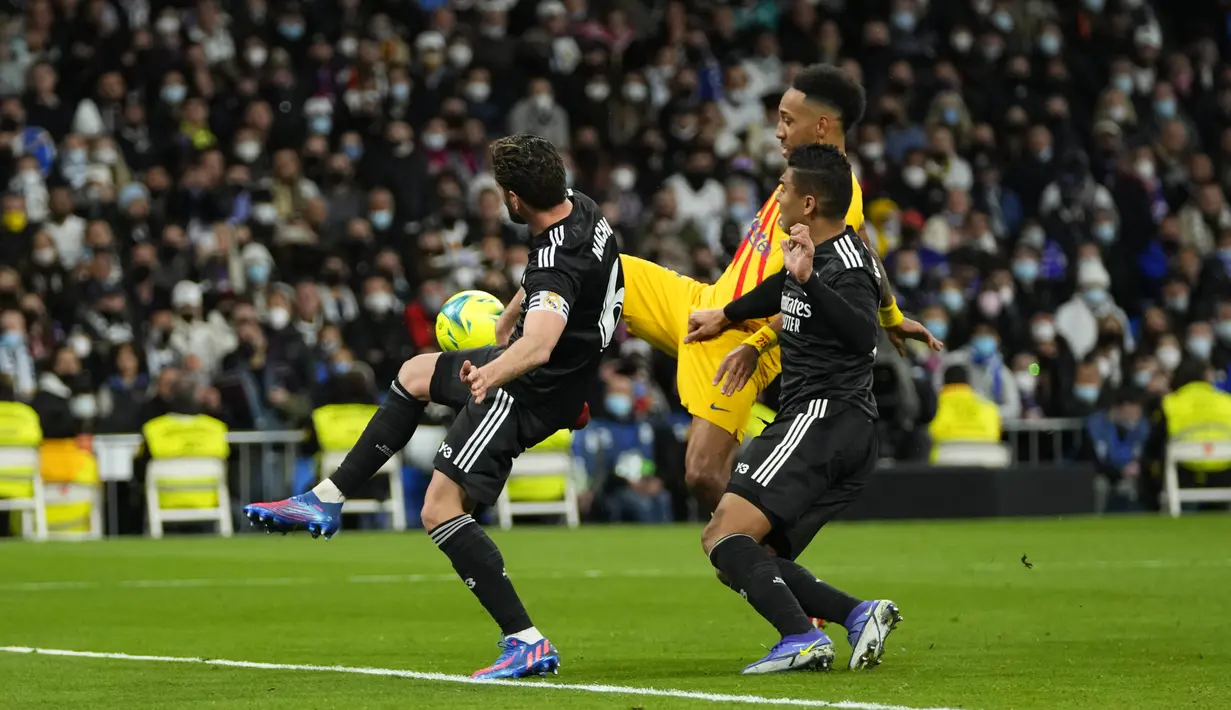 Sejak kepindahannya dari Arsenal, Aubameyang seakan tak berhenti mencetak gol dan mengukir catatan gemilang untuk klub barunya Barcelona. (AP/Manu Fernandez)