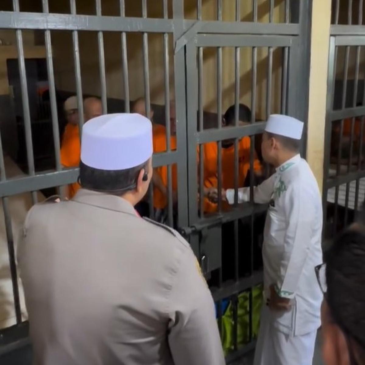 5 Potret Terbaru Vadel Badjiedeh Sebulan Ditahan Polres Jaksel