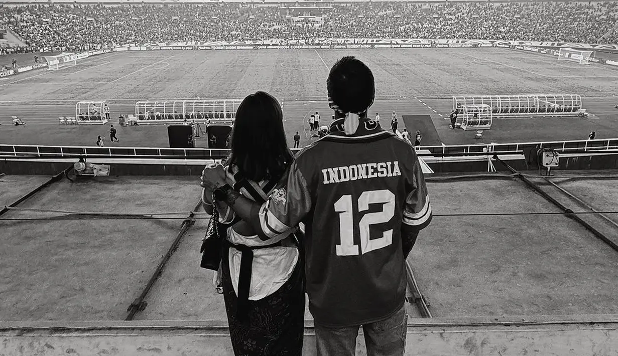 Ini jadi kali pertama Jennifer Bachdim nonton timnas tapi bukan untuk menyaksikan sang suami bermain [@jenniferbachdim]