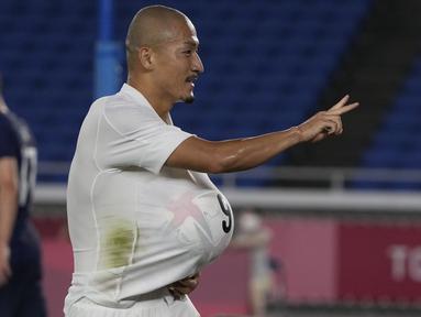 Tuan rumah Jepang berhasil memenangkan laga pamungkas di Grup A melawan Prancis dengan skor empat gol tanpa balas. Salah satu aktor gol Jepang adalah Daizen Maeda. (Foto: AP/Kiichiro Sato)