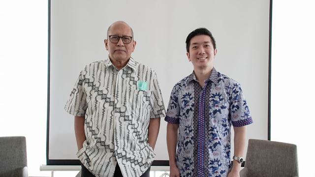 Ketua Yayasan Kanker Indonesia (YKI), Prof. dr. Aru Wisaksono Sudoyo SpPD-KHOM dan Dokter spesialis penyakit dalam, dr. Laurentius Aswin Pramono, M-Epid (Foto: Forum Ngobras)